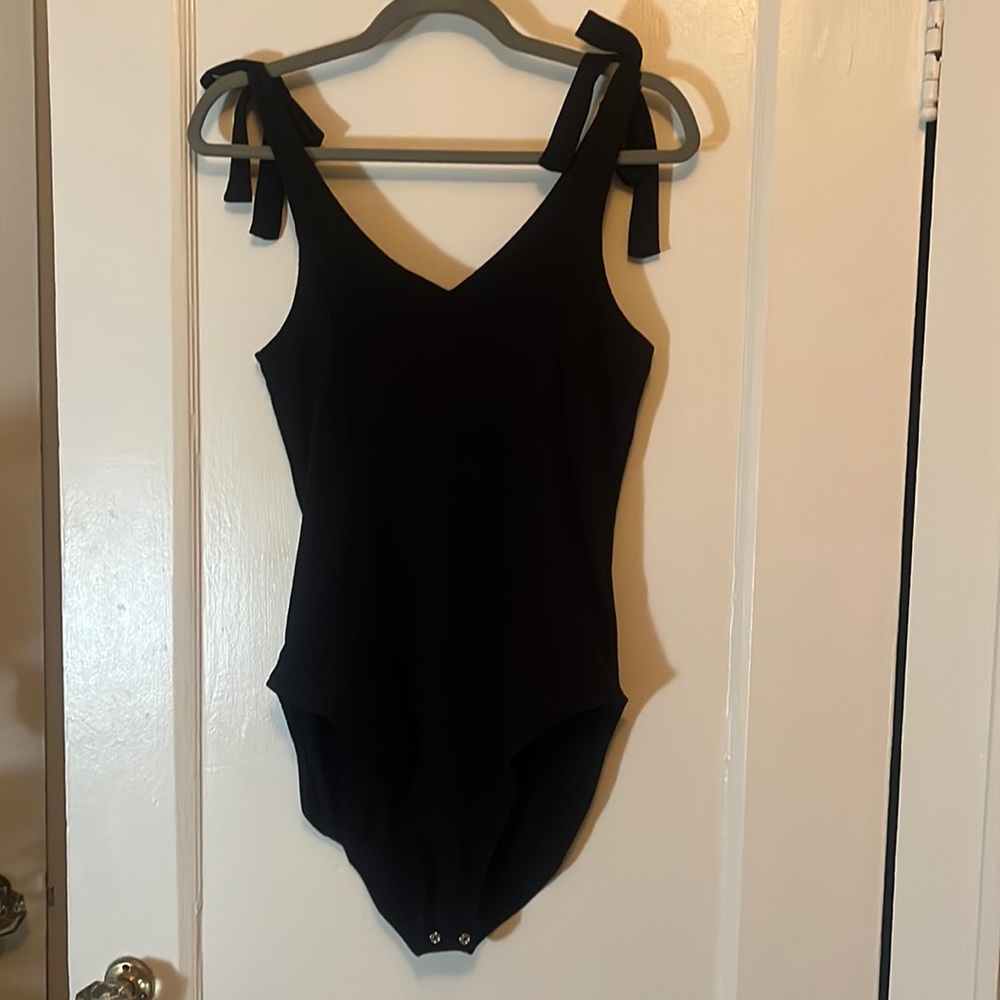 Old navy bodysuit with bows on the shoulders